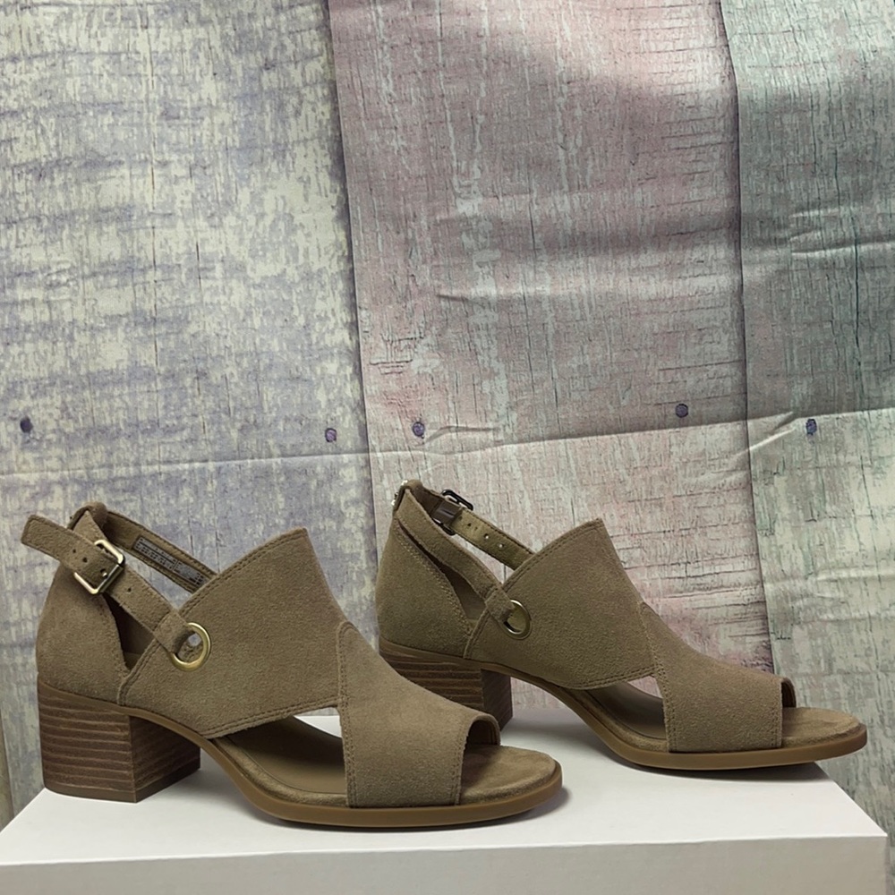 Brand new Woman’s Koolaburra by UGG high heels.